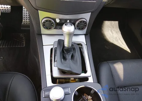 2008 Mercedes-Benz C 300 Luxury/Sport z USA, uszkodzony, nr VIN WDDGF54X38F195141